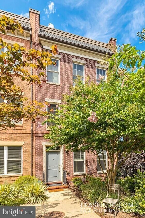 Photo - 3051 Chancellors Way NE-