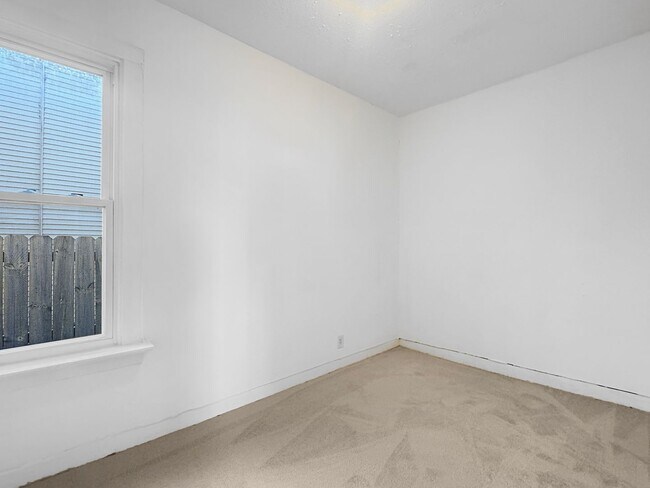 Photo - 728 Baxter St SE Unit 1
