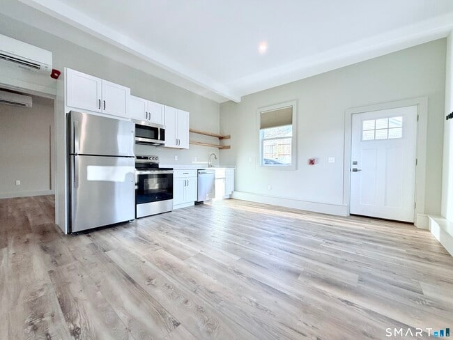 Photo - 29 E Main St Unidad B3