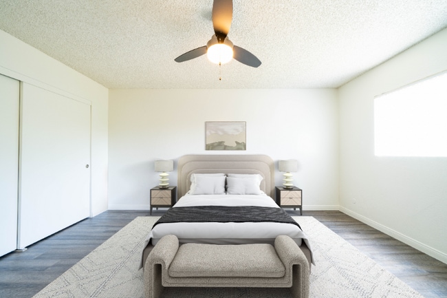 Photo - 800 E Bobier Dr