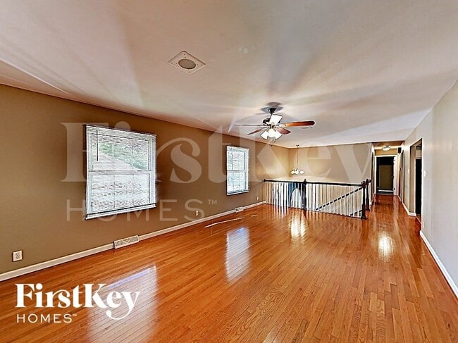 6 Rouen Ct