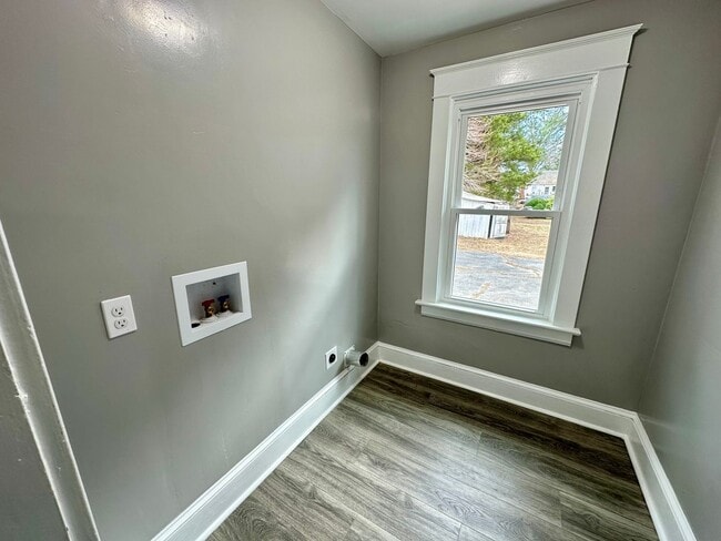 Photo - 3 Bedroom 2 Bathroom Home Located in Kenbr...