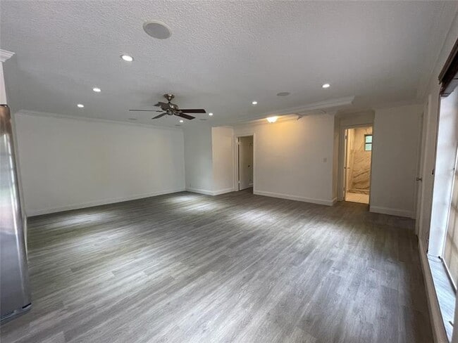 Photo - 641 SW 8th Ave Unidad Front
