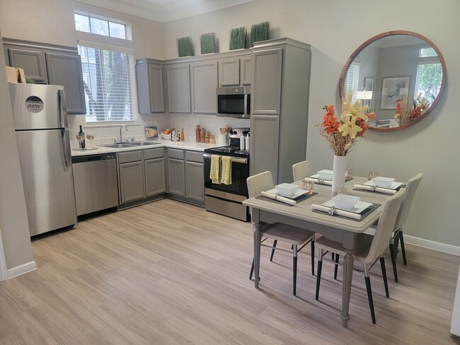 Spacious 1BR,1 BA-663 SF @ Mallard Creek Kingwood