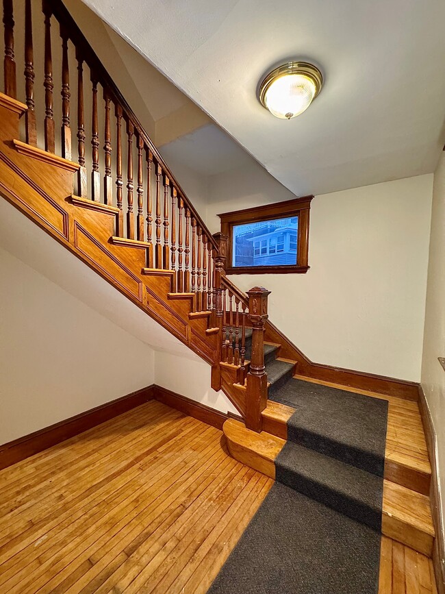 Building Photo - 24 Chapman St Unit 2