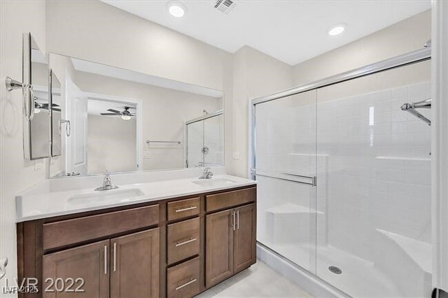 Photo - 372 Rosefinch St