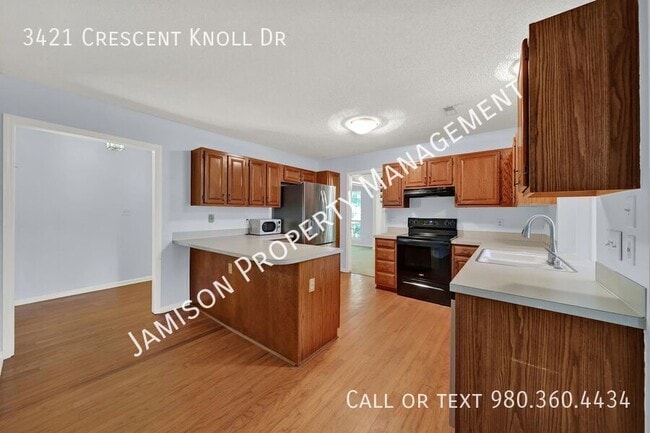 Photo - 3421 Crescent Knoll Dr
