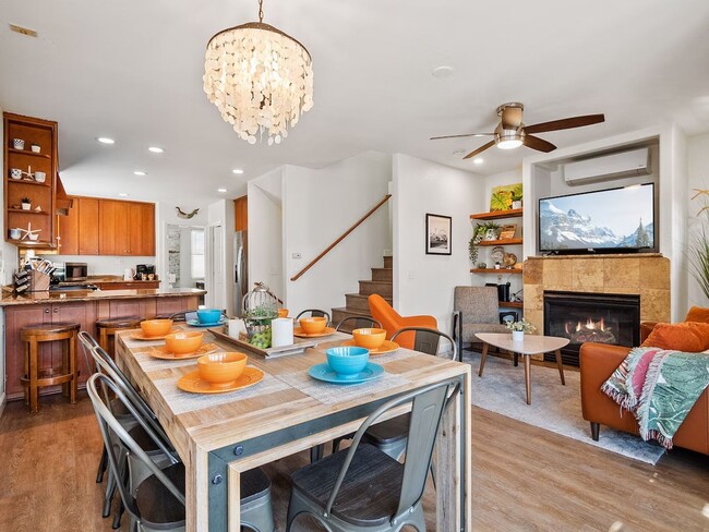 Building Photo - Luxury Furnished Mission Beach Home with Rooftop Views