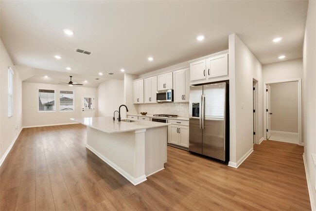 Photo - 283 Ranier Wy