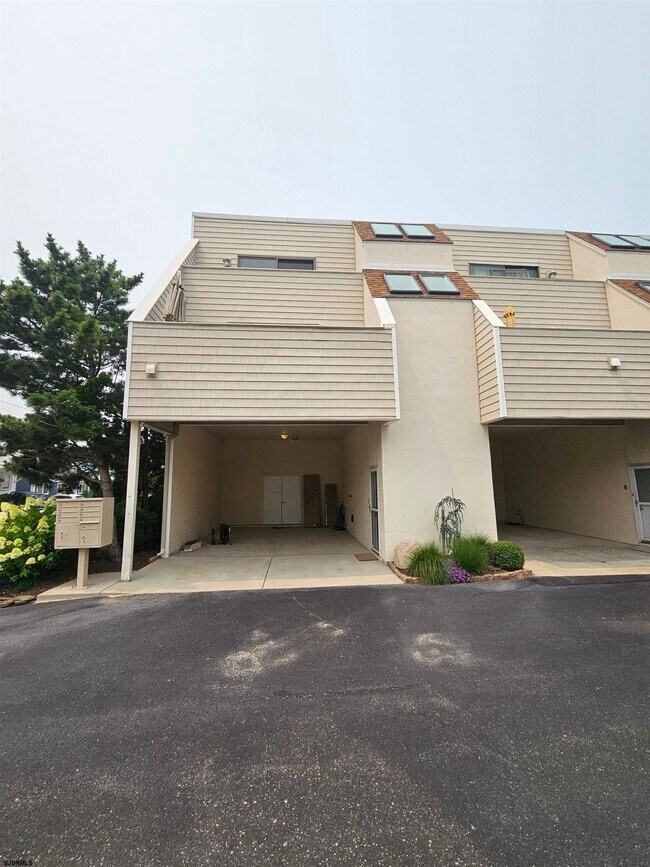 Building Photo - 11 S Adams Ave Unit 8