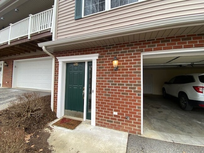 Photo - 470 Tall Oak Blvd NW
