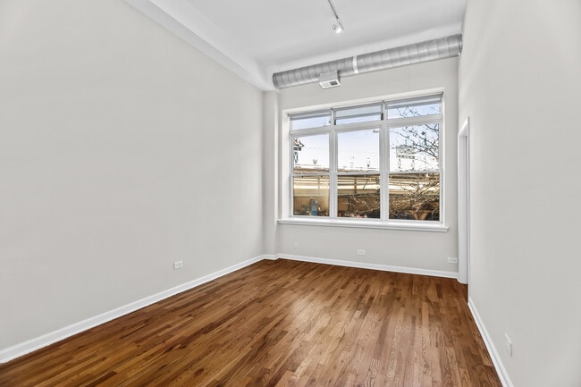 Photo - 1542 N Damen Ave Unit 204