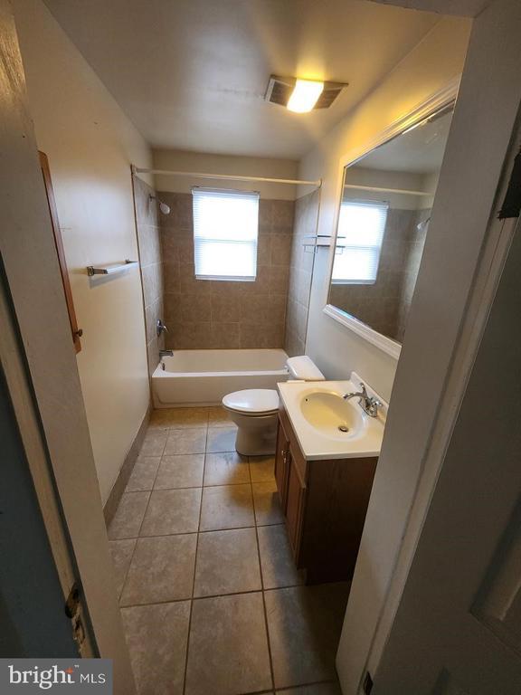 Building Photo - 133 Humbird St Unit B Rental