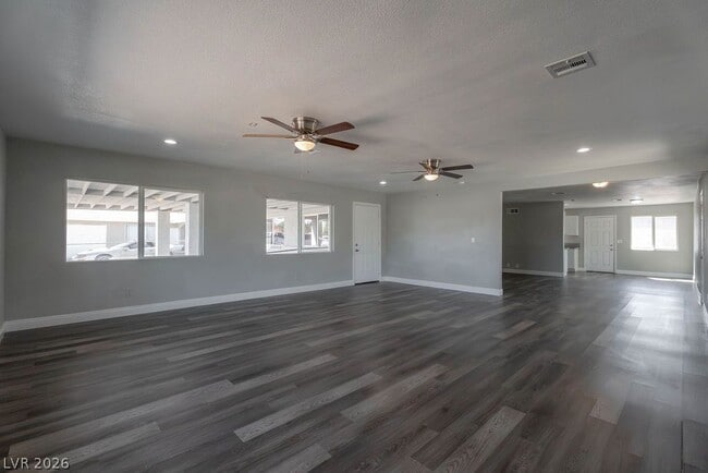 1501 N Tonopah Dr