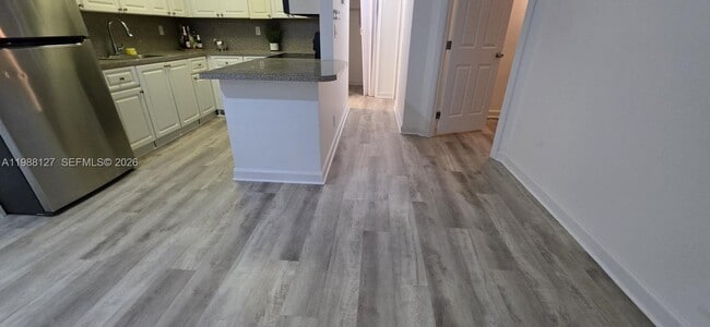 Building Photo - 3090 Coral Springs Dr Unit 1