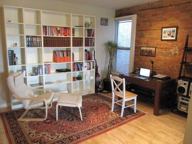 Photo - charming 1 bed 1 bath in the heart of saint paul!