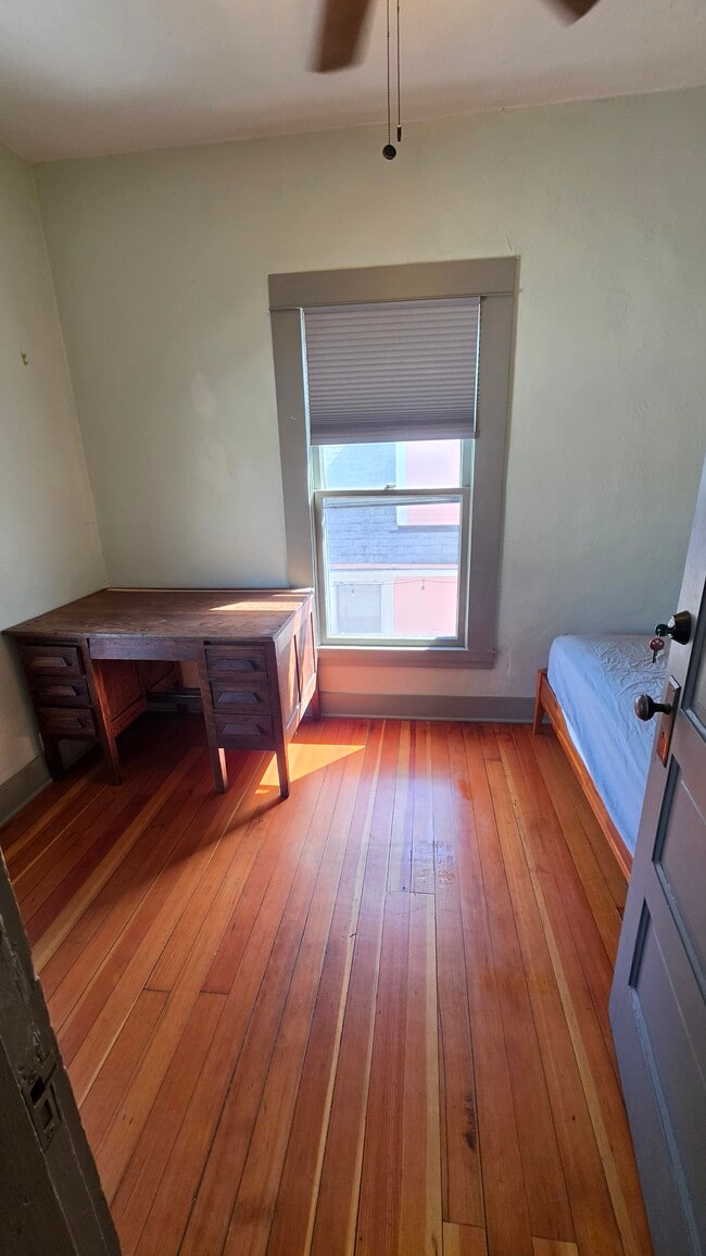 Photo - 9330 N Charleston Ave Unit 2nd Floor, Rm #3