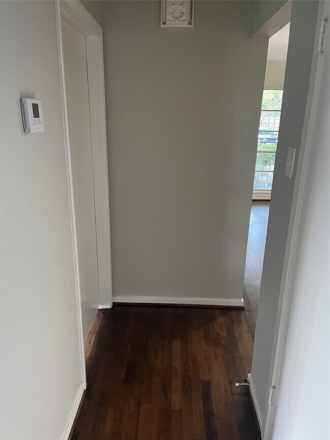 Photo - 7202 Carver Ave