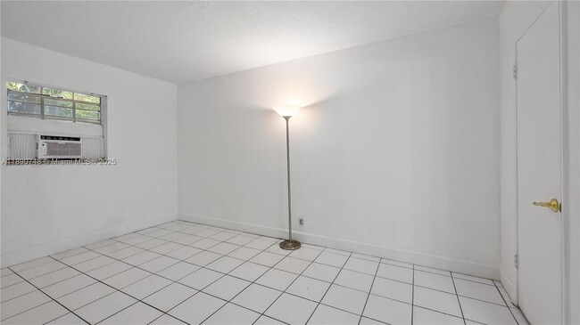 Photo - 400 SE 31st St Unit 3