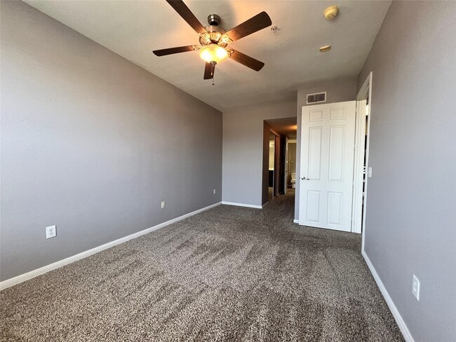 Building Photo - 7575 Kirby Dr Unit 2208 Rental