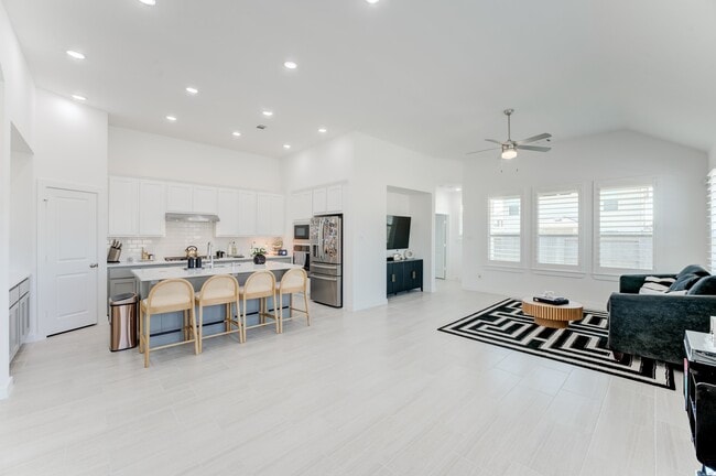 Building Photo - 27015 Lanes Dr