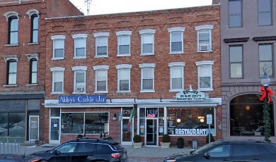 Photo - 128 Glen St