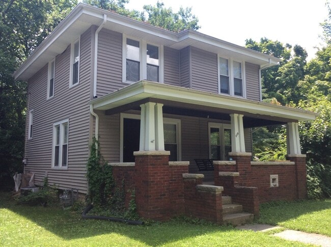 Building Photo - 3 Bedroom, 1.5 Bath on Campus Rental