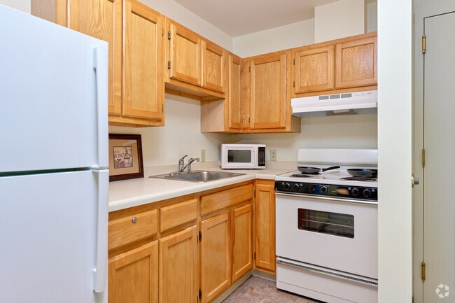 Studio - 475SF - Kitchen - Parkwood Heights- Senior Living