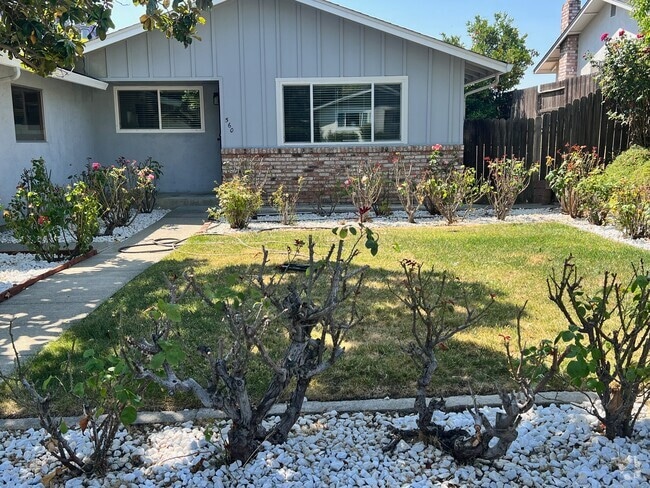 Building Photo - 560 Burlington Dr Rental