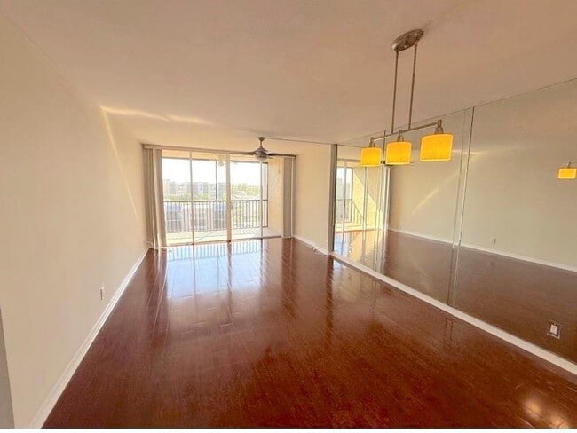 Photo - 9 Royal Palm Way