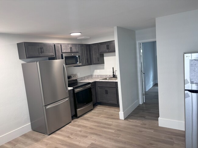 Building Photo - 1051 Washington Ave Unit 3