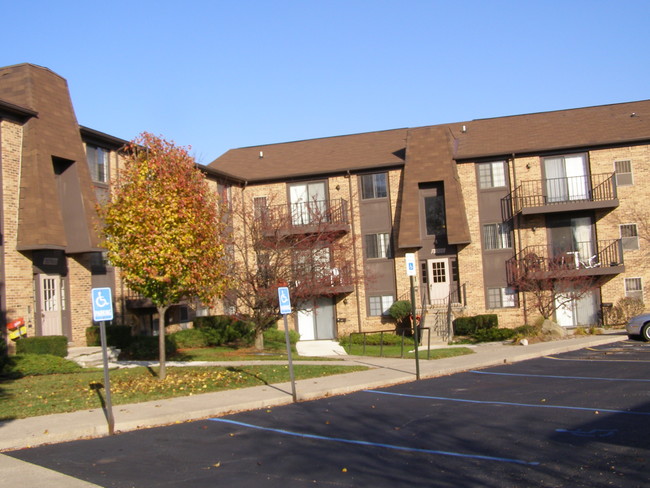 Freedom Village Apartments For Rent in Farmington Hills, MI | ForRent.com