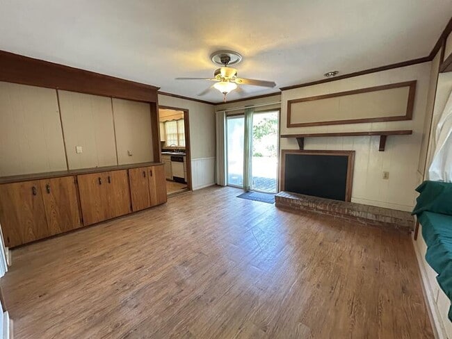 Photo - 317 Clarendon Dr