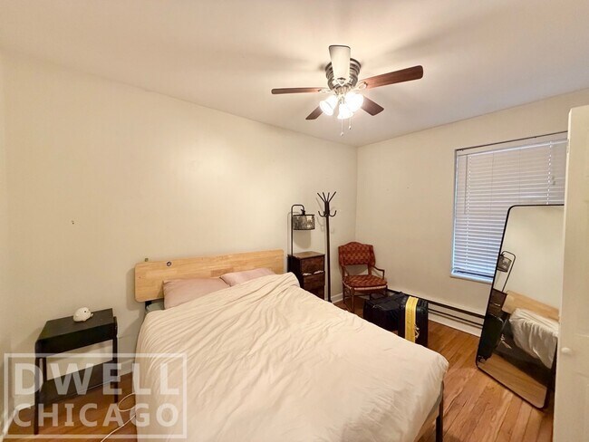 Photo - 730 W Roscoe St