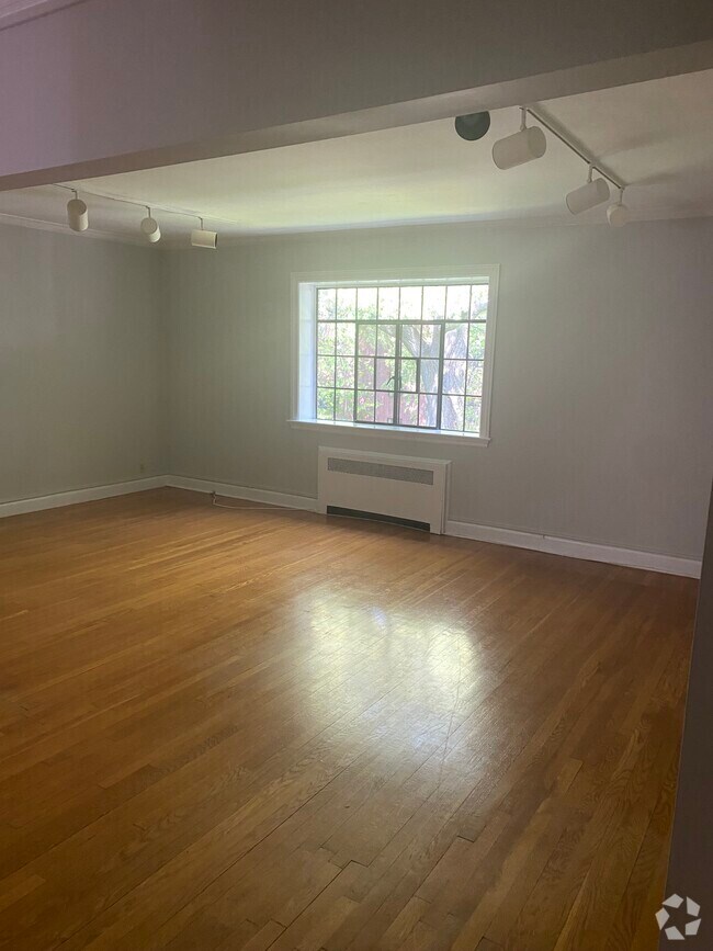Building Photo - 100 Sewall Ave Unit 100 Sewall Ave  6 Rental