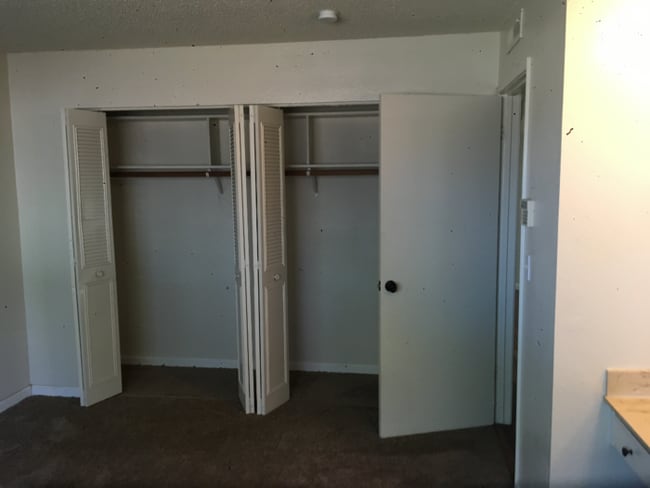 Charming 2-Bedroom Duplex in Cordova Towne West