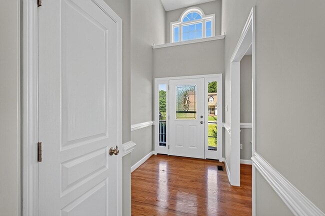 Photo - 147 Watersedge Ln