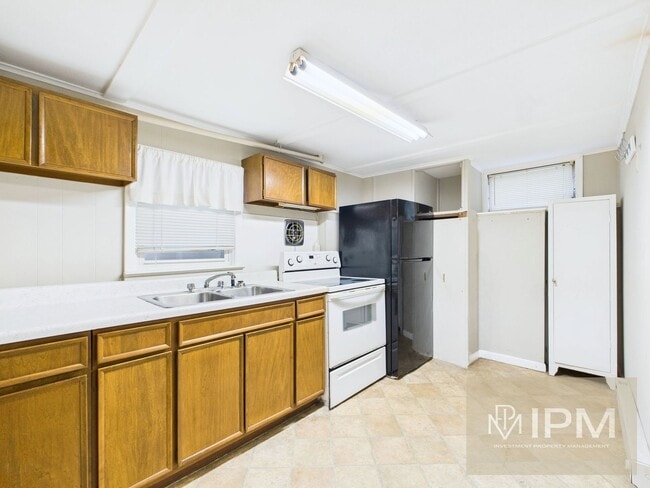 Photo - 607 W Broadway Unit Rear bottom #2R