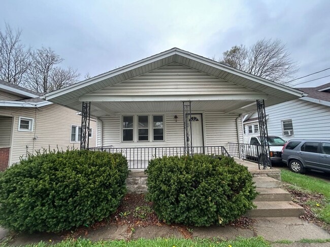 Building Photo - Cozy and freshly Updated North Toledo Home Near I-75 & Downtown