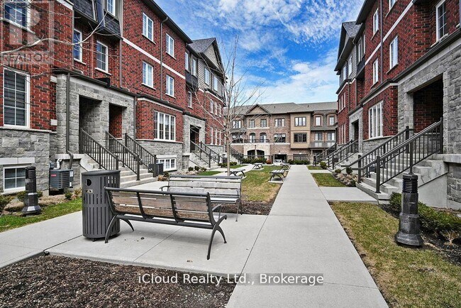 Photo - 445 Ontario St S