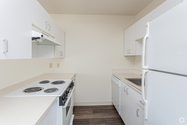 1BR, 1BA - 596SF