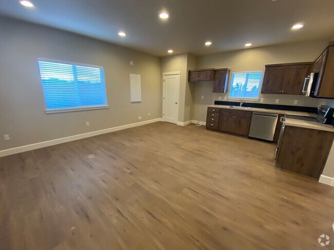 Building Photo - 197- Zenith, 49th Unit 197- 3575 SW 49th Rental