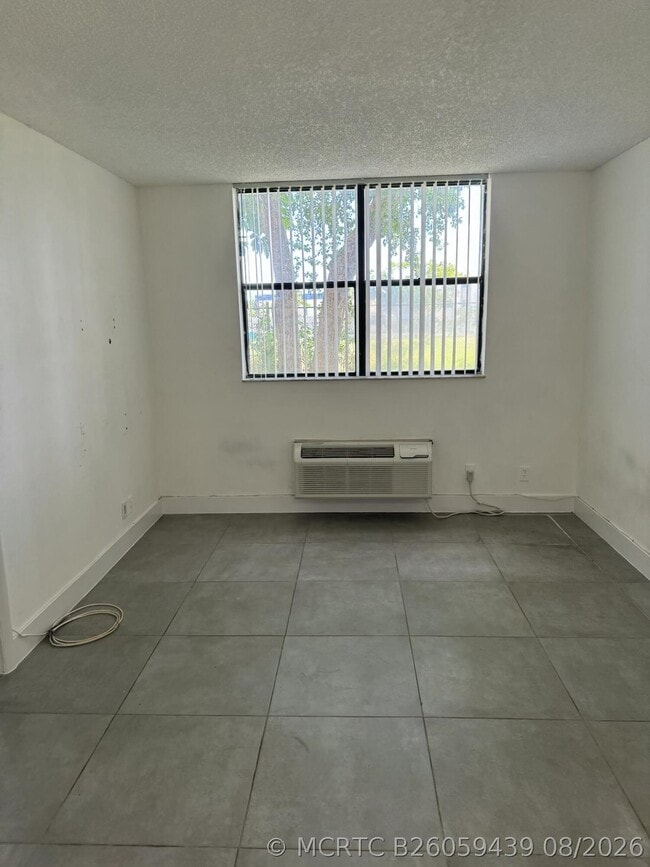 Photo - 2501 Riverside Dr Unit 204-A