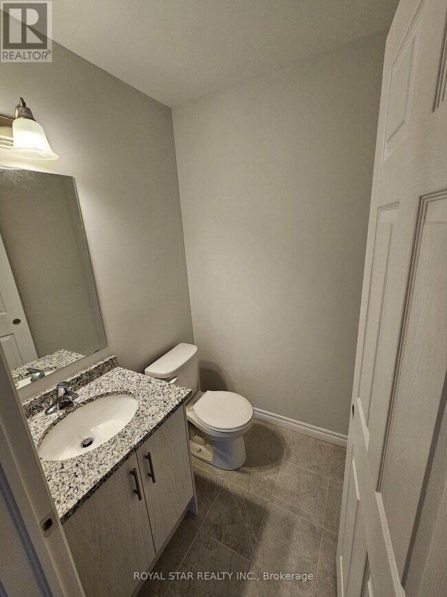 Photo - 677 Park Rd N