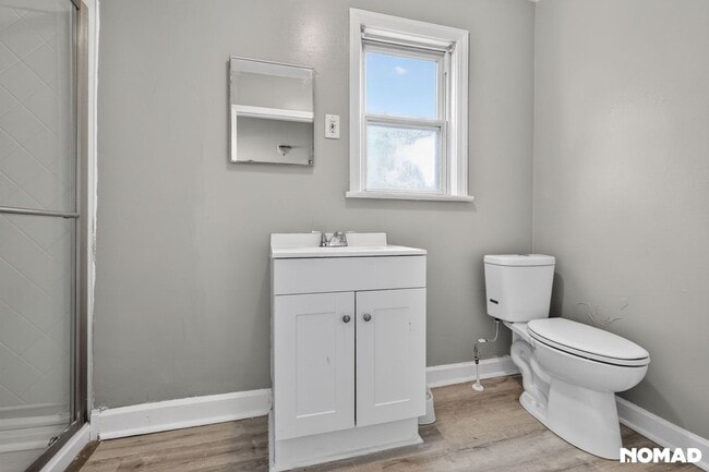 Photo - 235 E Monmouth St