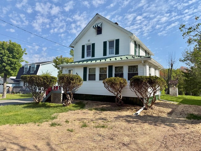 Building Photo - FOR RENT: Charming Remodeled Arts & Crafts Home in Monticello