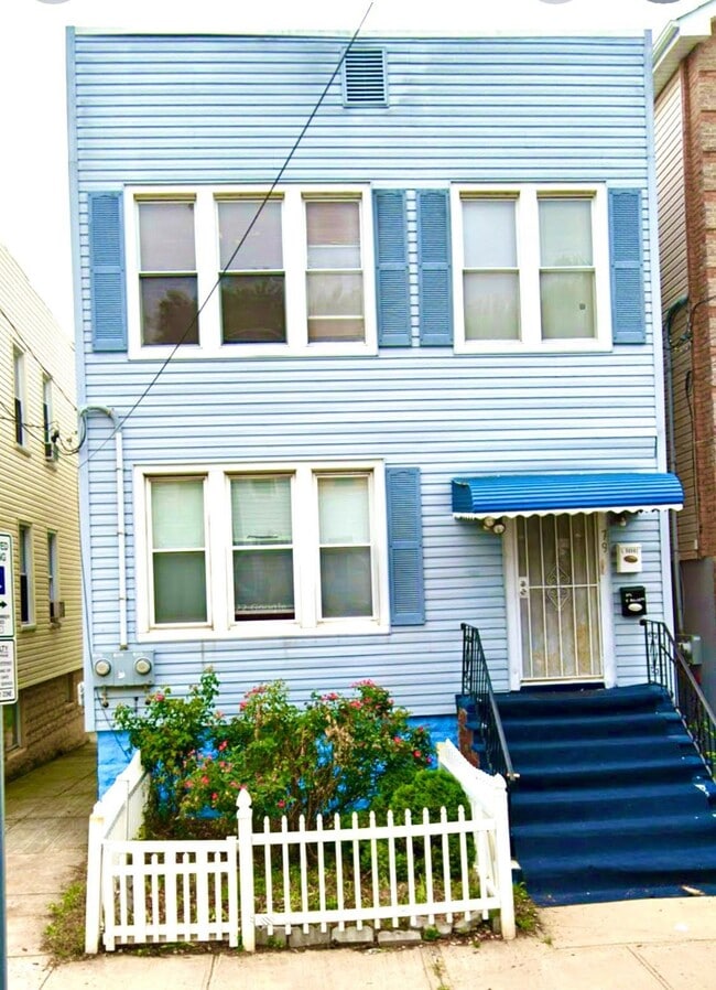Building Photo - 79 Pamrapo Ave Unit 1 Rental