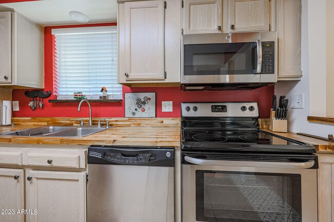 Photo - 5550 N 12th St