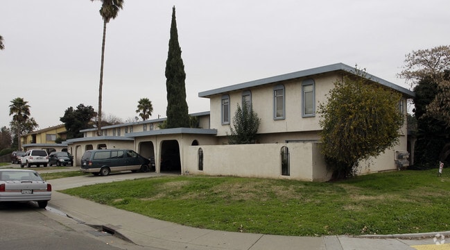 Photo - 1100 Newgate Way Apartments