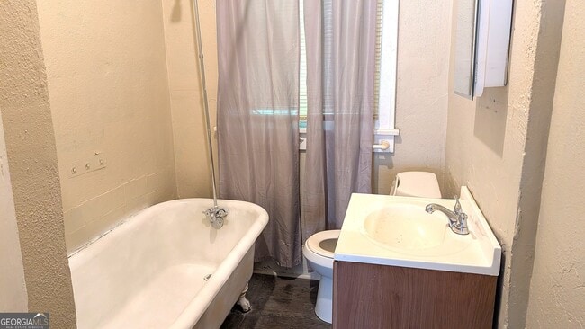 Photo - 672 Bowden St